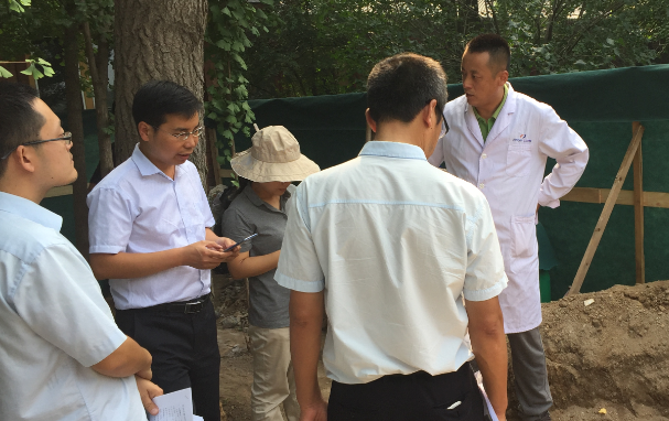 北京市园林绿化局黄三祥处长（左二）